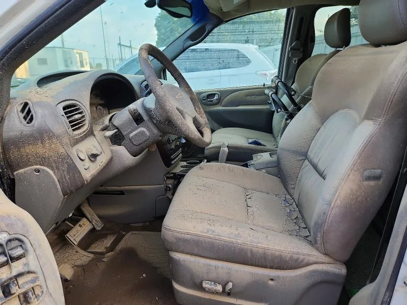 2C8GP64L42R711581 — 2002 CHRYSLER TOWN & COUNTRY photo 7