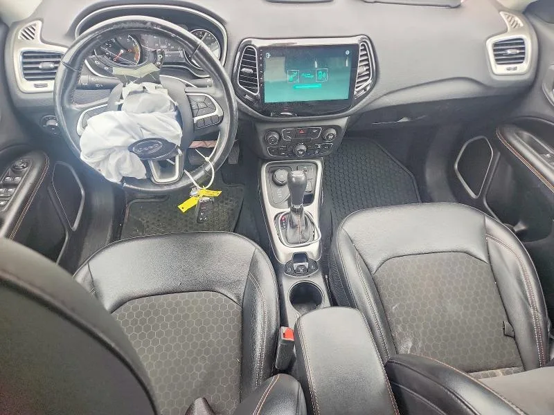 3C4NJDBB9JT138603 — 2018 JEEP COMPASS photo 8