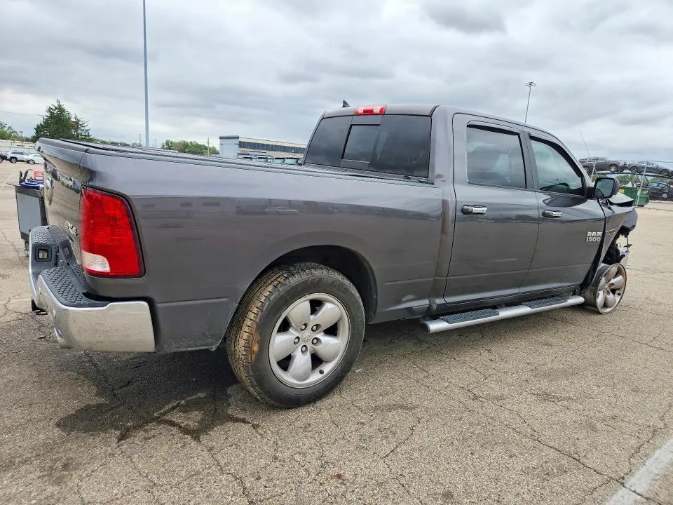 1C6RR7TM4JS267594 — 2018 RAM 1500 photo 3