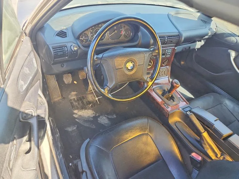 4USCJ333XWLC16007 — 1998 BMW Z3 photo 8