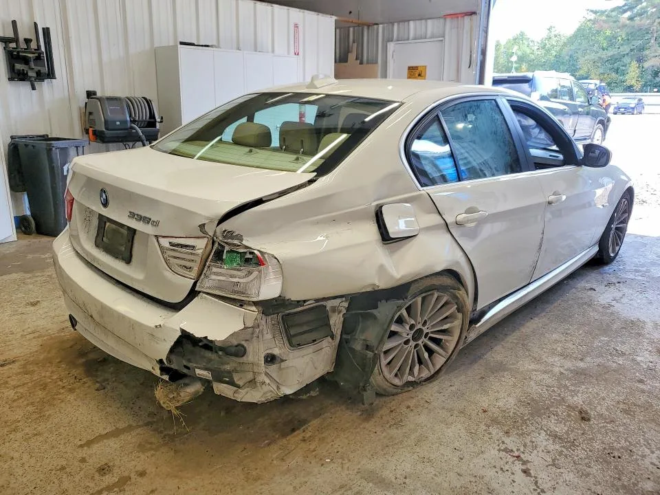 WBAPN73509A265232 — 2009 BMW 335 photo 3