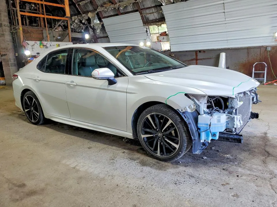 4T1B61HK4JU061425 — 2018 TOYOTA CAMRY photo 4