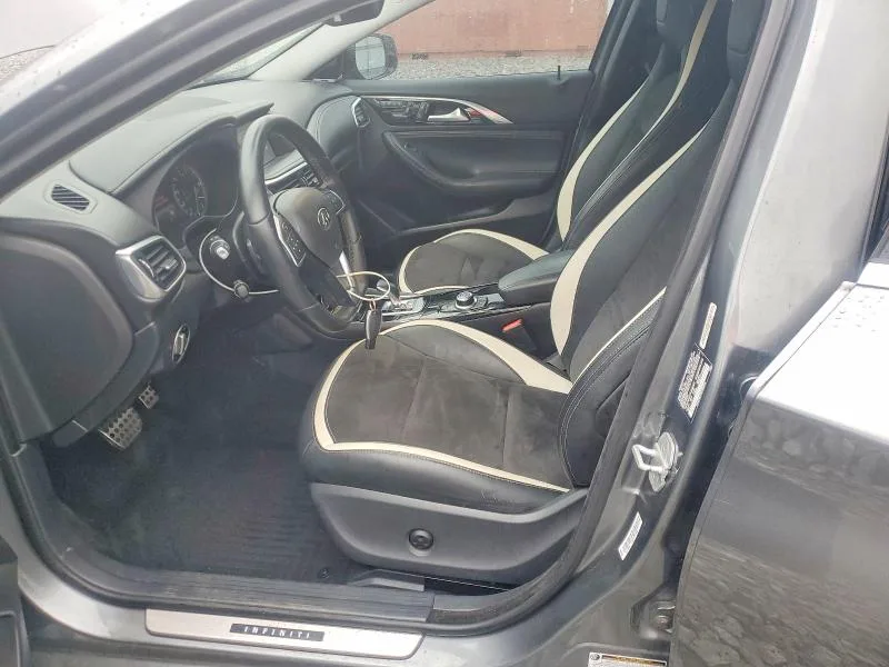 SJKCH5CP3JA050802 — 2018 INFINITI QX30 photo 7