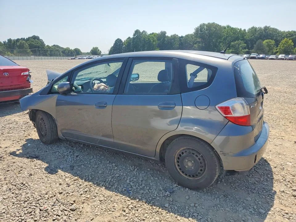JHMGE8H31DC030172 — 2013 HONDA FIT photo 2