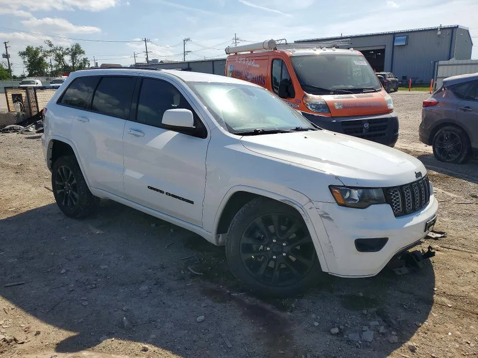 1C4RJFAG7JC332469 — 2018 JEEP GRAND CHEROKEE photo 4