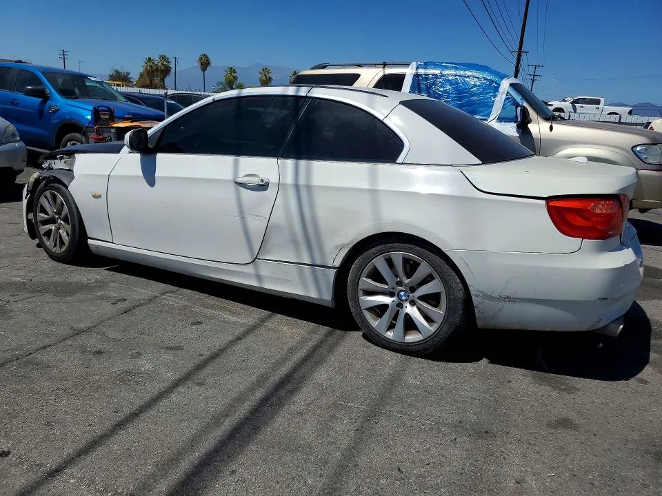 WBADW7C53BE546066 — 2011 BMW 328 photo 2