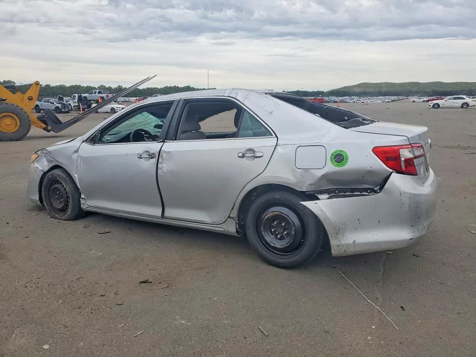 4T4BF1FK3DR323156 — 2013 TOYOTA CAMRY photo 2