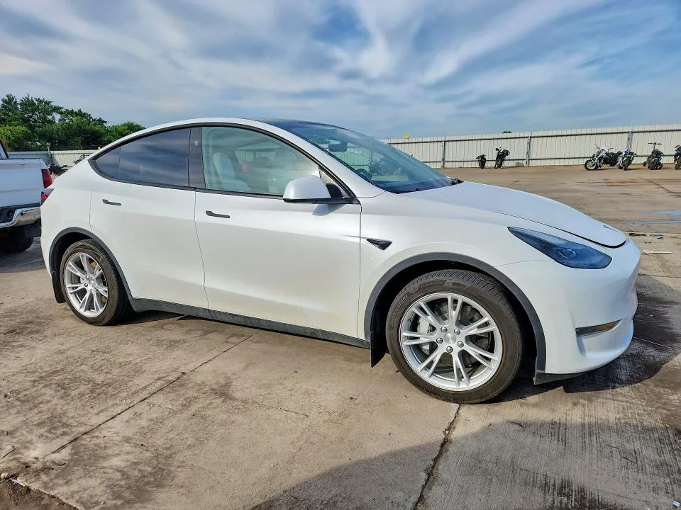 7SAYGDEE1PF871692 — 2023 TESLA MODEL Y photo 4