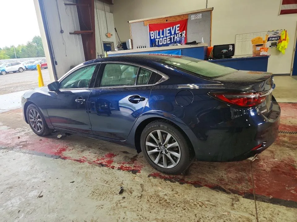 JM1GL1UM1J1303292 — 2018 MAZDA 6 photo 2