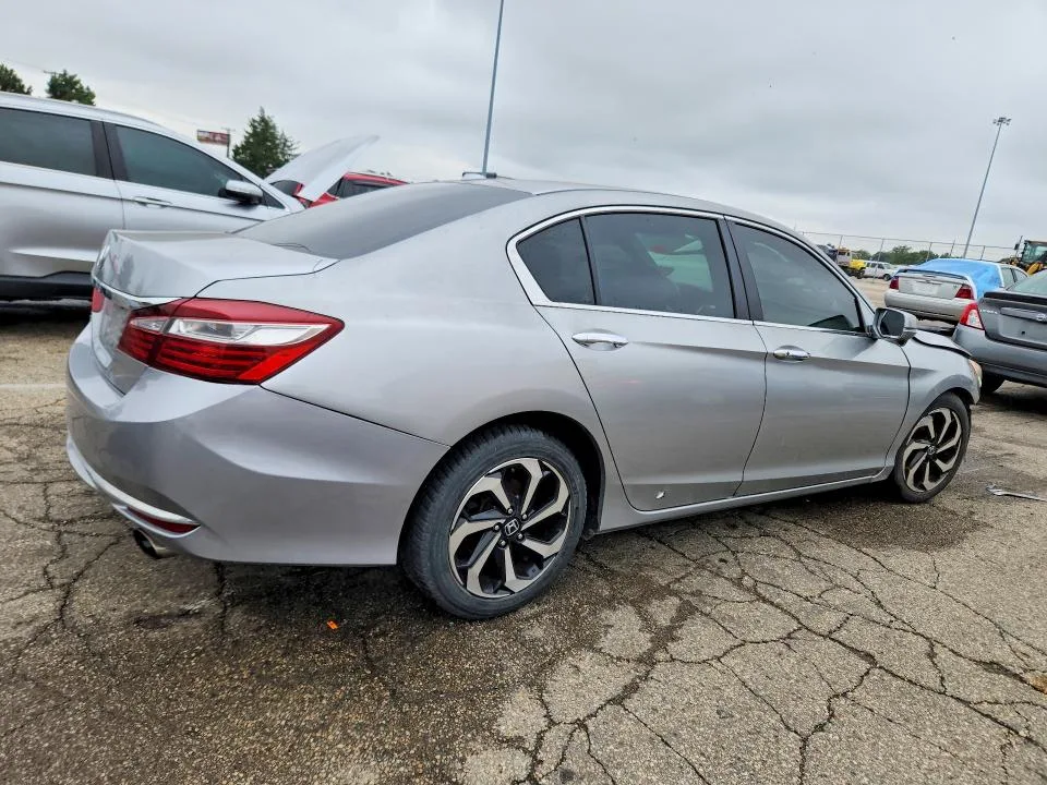 1HGCR2F95HA235845 — 2017 HONDA ACCORD photo 3