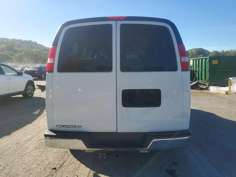 1GAZGMFG7J1261628 — 2018 CHEVROLET EXPRESS G3500 photo 6