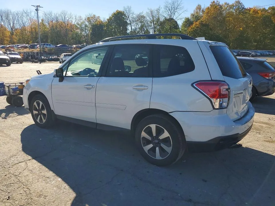 JF2SJAEC6JH427136 — 2018 SUBARU FORESTER photo 2