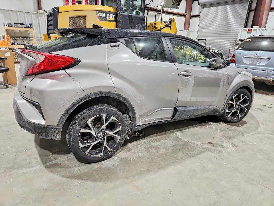 NMTKHMBXXKR092879 — 2019 TOYOTA C-HR photo 3