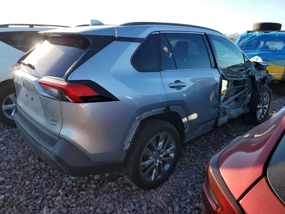 2T3A1RFV5LC068000 — 2020 TOYOTA RAV4 photo 3