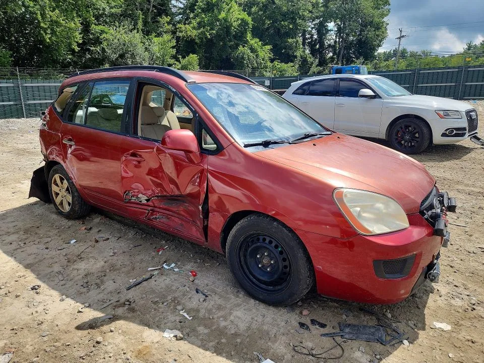 KNAFG526X87149231 — 2008 KIA RONDO photo 4