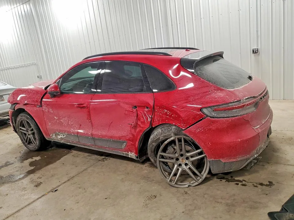 WP1AB2A56MLB36317 — 2021 PORSCHE MACAN photo 2