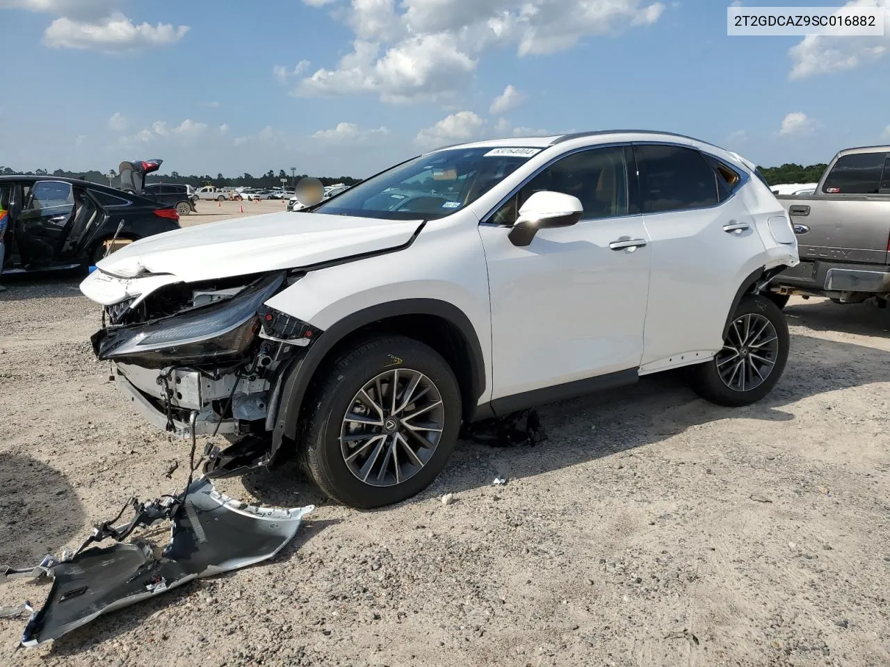 Photo 2 of vehicle VIN 2T2GDCAZ9SC016882