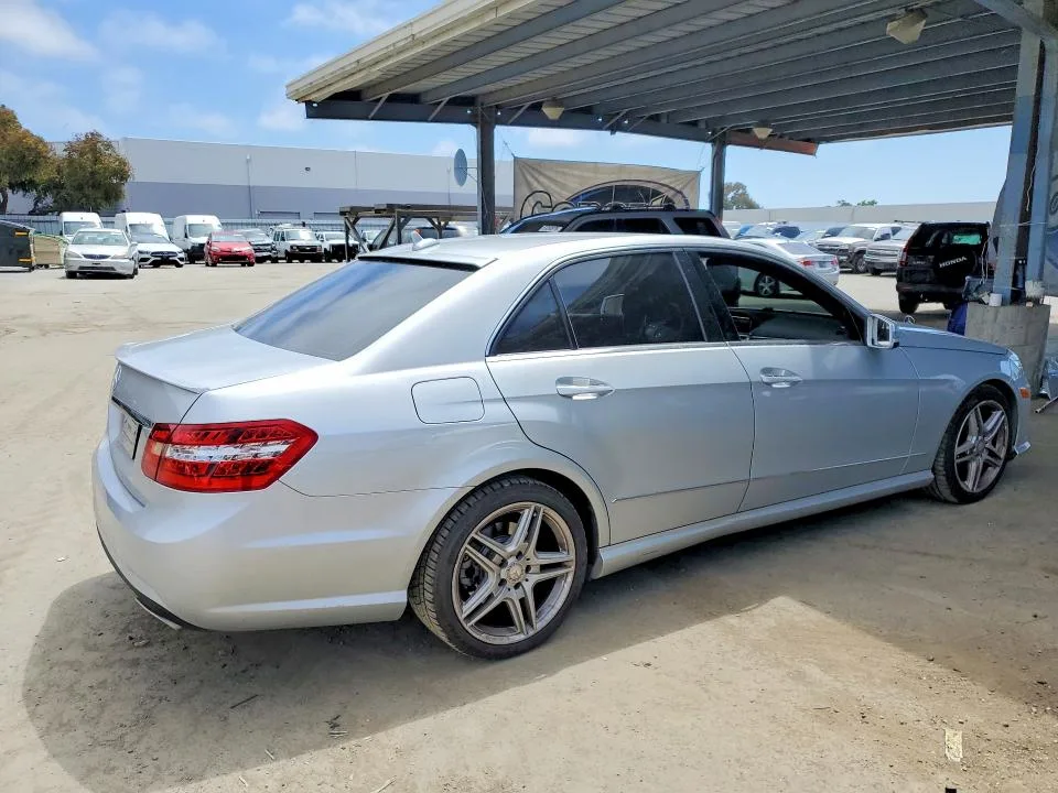 WDDHF5GB1BA267575 — 2011 MERCEDES-BENZ E photo 3
