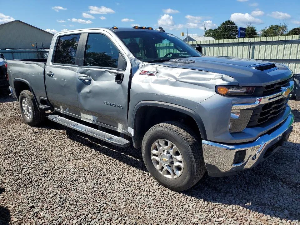 2GC4KNE76S1113165 — 2025 CHEVROLET SILVERADO photo 4