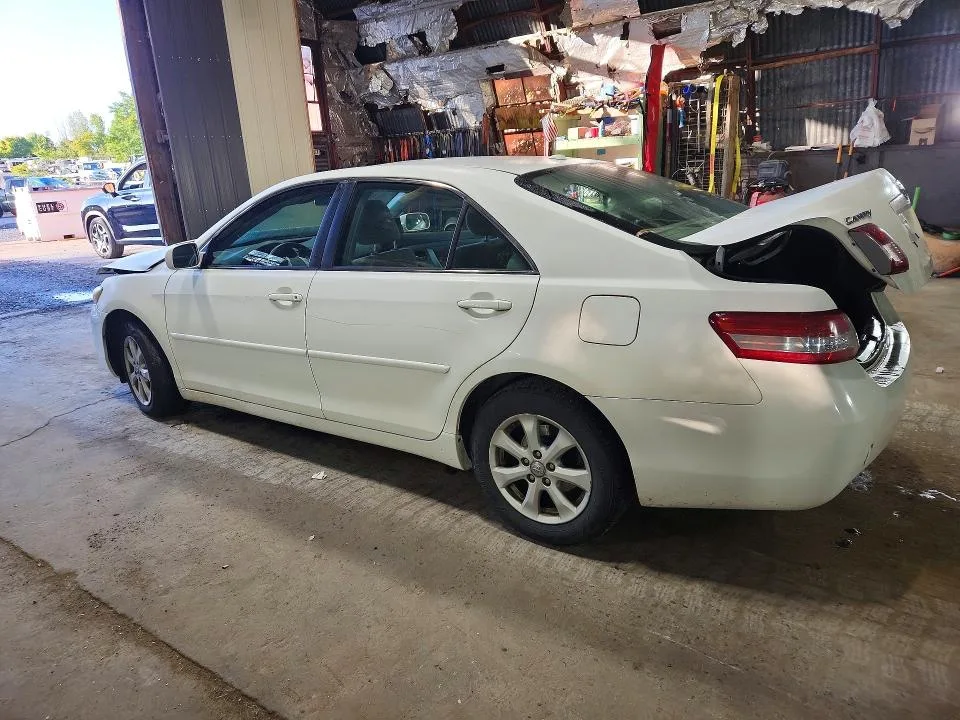 4T4BF3EK4BR177988 — 2011 TOYOTA CAMRY photo 2