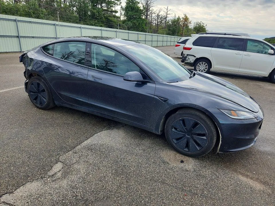 5YJ3E1EA0SF884323 — 2025 TESLA MODEL 3 photo 4