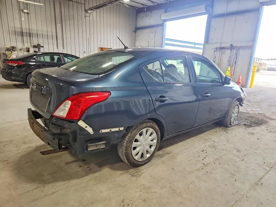 3N1CN7AP3GL879044 — 2016 NISSAN VERSA photo 3