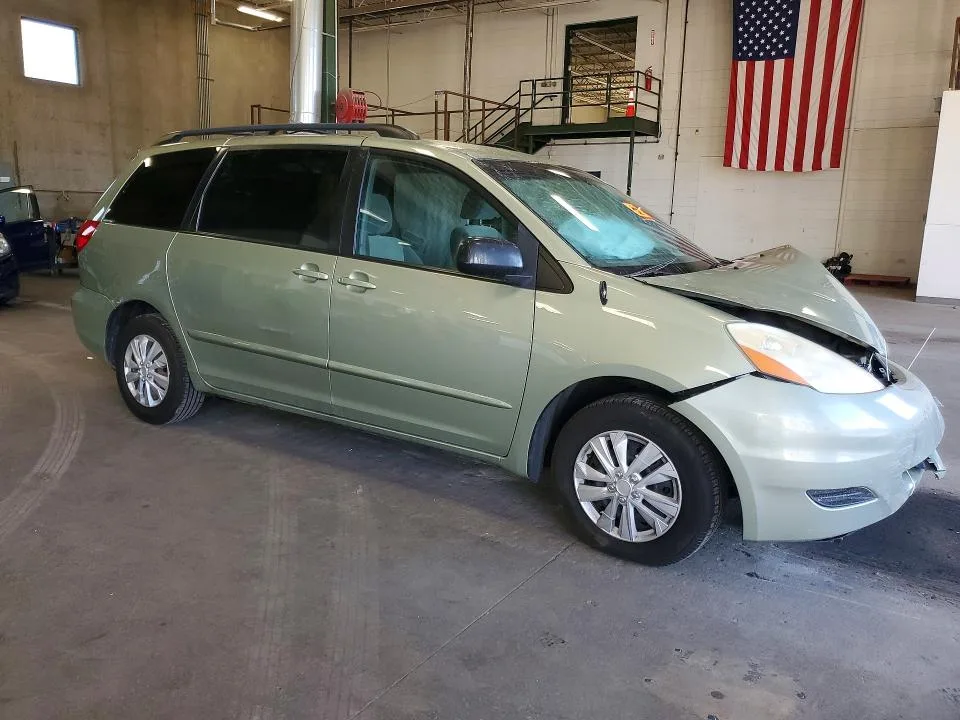 5TDKK4CC7AS315487 — 2010 TOYOTA SIENNA photo 4