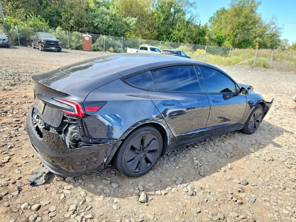 5YJ3E1EA2SF921050 — 2025 TESLA MODEL 3 photo 3