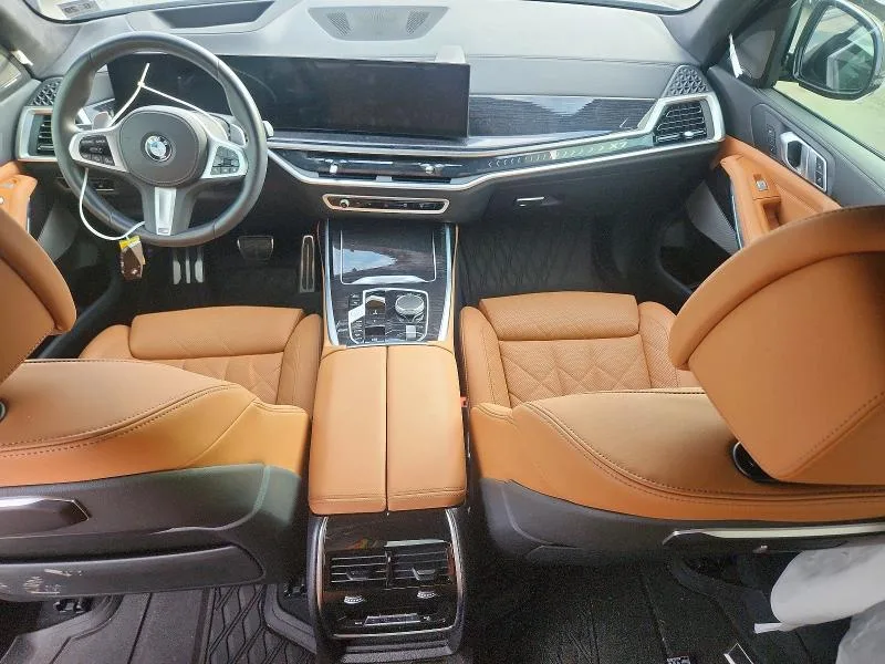 5UX23EM07R9V96478 — 2024 BMW X7 photo 8