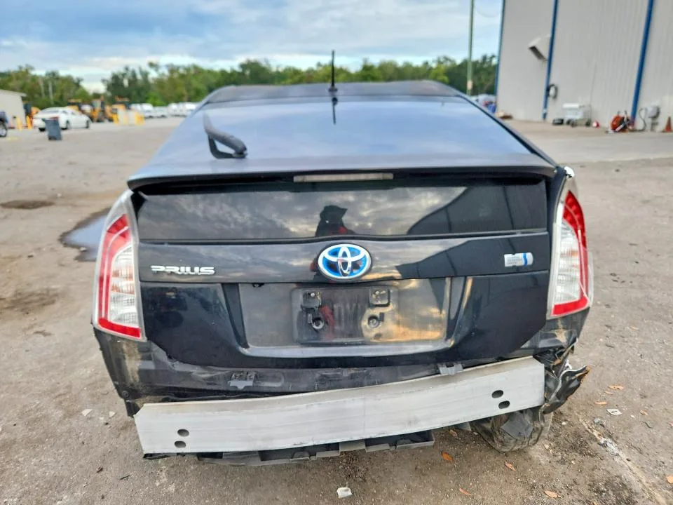 JTDKN3DU3F1975975 — 2015 TOYOTA PRIUS photo 6