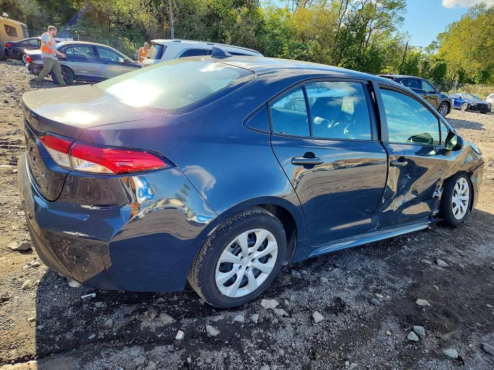 5YFB4MDE8SP291088 — 2025 TOYOTA COROLLA photo 3