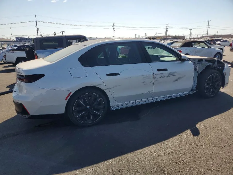 WBA23EH08SCU84676 — 2025 BMW 740 photo 3