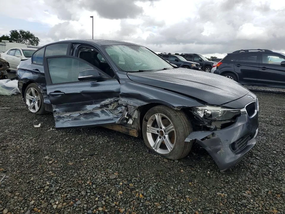 WBA3B1C55EK133267 — 2014 BMW 320 photo 4