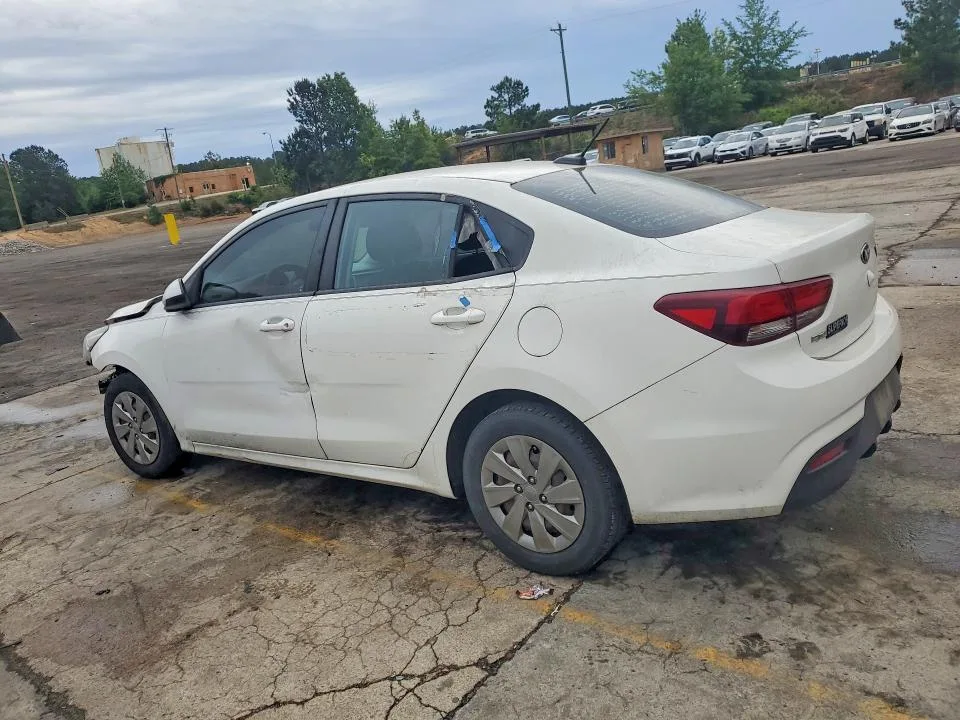 3KPA24AB9KE230524 — 2019 KIA RIO photo 2