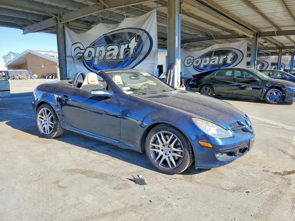 WDBWK56F57F167375 — 2007 MERCEDES-BENZ SLK photo 4