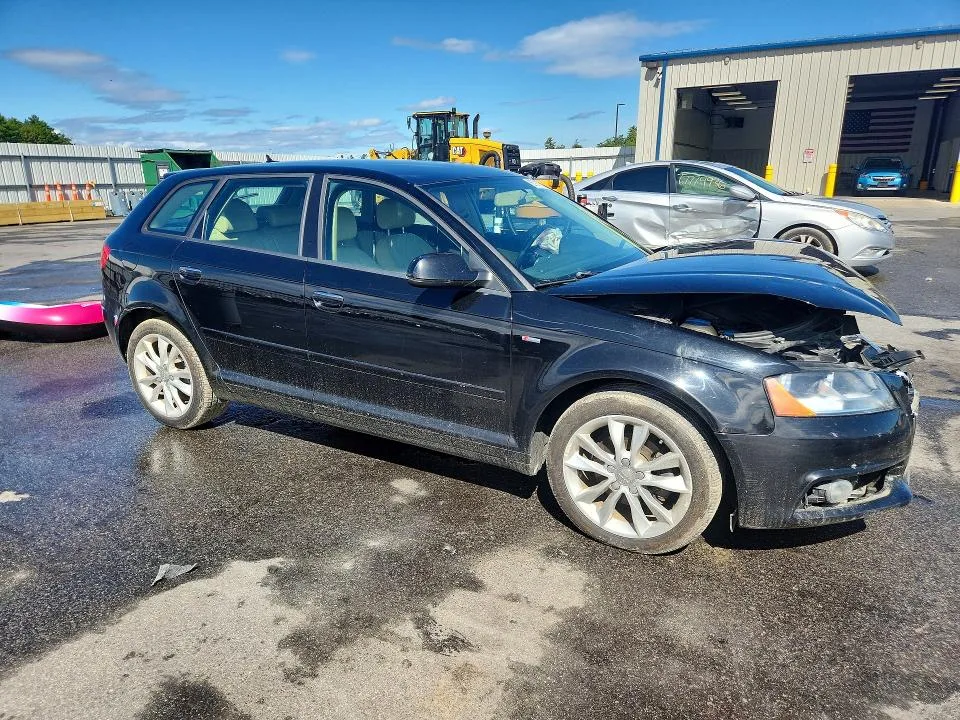 WAUBJAFM9CA053877 — 2012 AUDI A3 photo 4