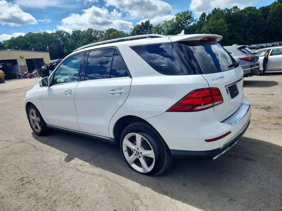 4JGDA5HB0JB104636 — 2018 MERCEDES-BENZ GLE photo 2