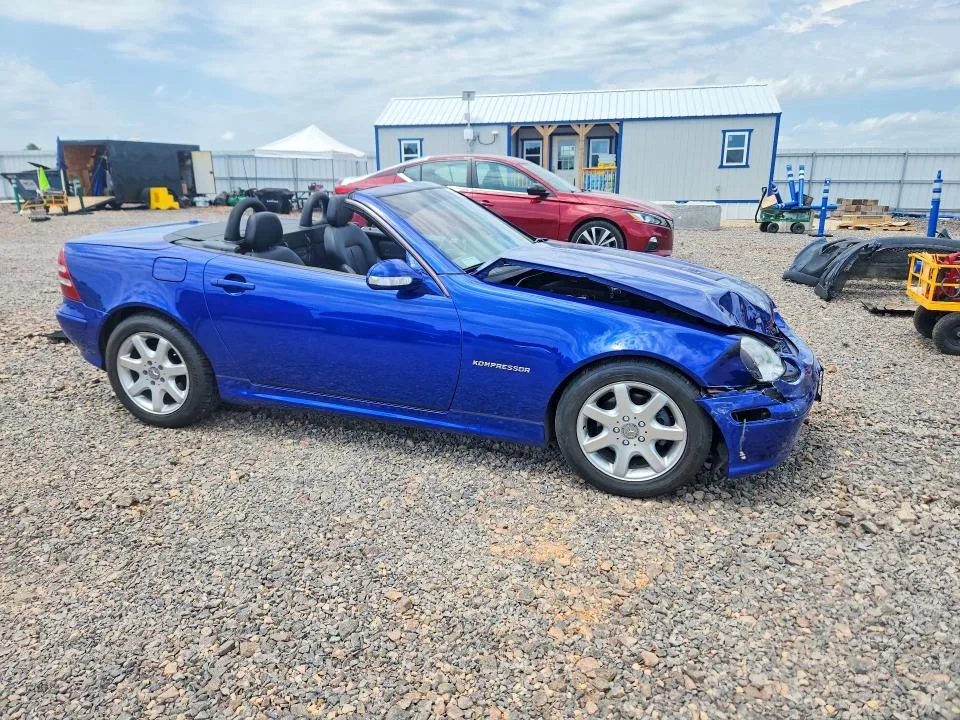 WDBKK49F23F273183 — 2003 MERCEDES-BENZ SLK photo 4