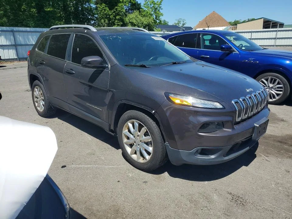 1C4PJMDB8HW638553 — 2017 JEEP CHEROKEE photo 4