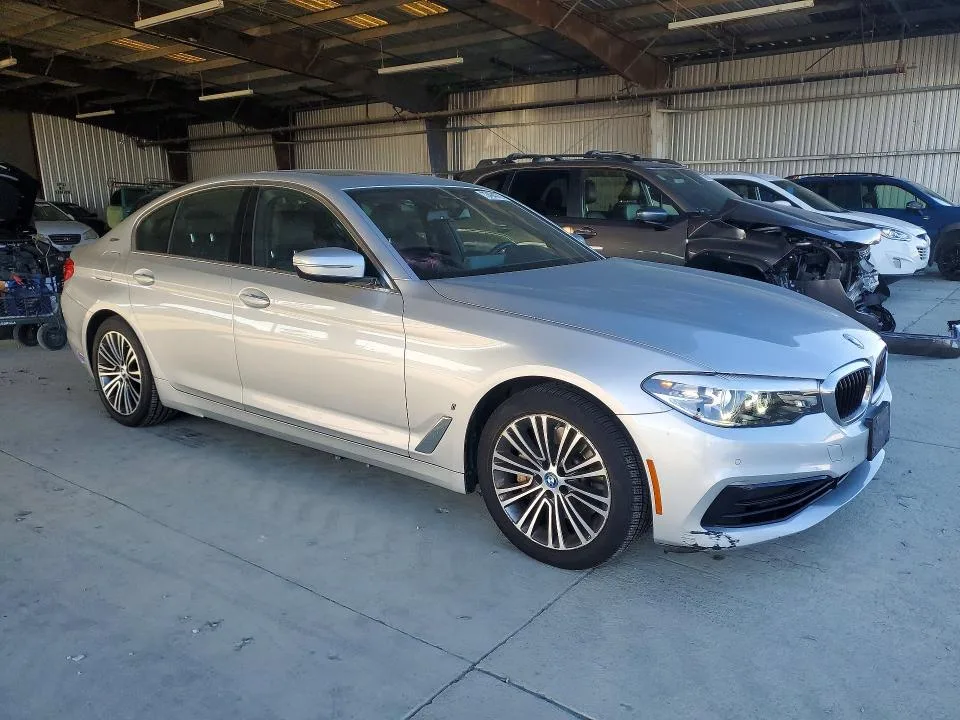 WBAJA9C57KB393660 — 2019 BMW 530E photo 4