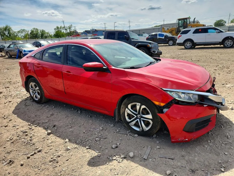 2HGFC2F51JH556879 — 2018 HONDA CIVIC photo 4