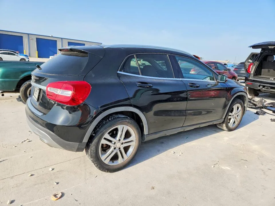 WDCTG4EB6FJ165669 — 2015 MERCEDES-BENZ GLA photo 3