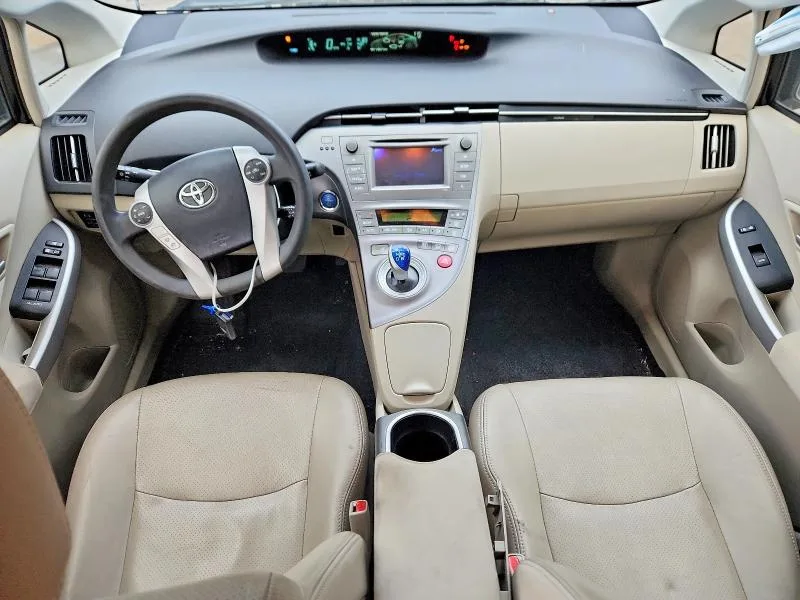 JTDKN3DU3F1975975 — 2015 TOYOTA PRIUS photo 8