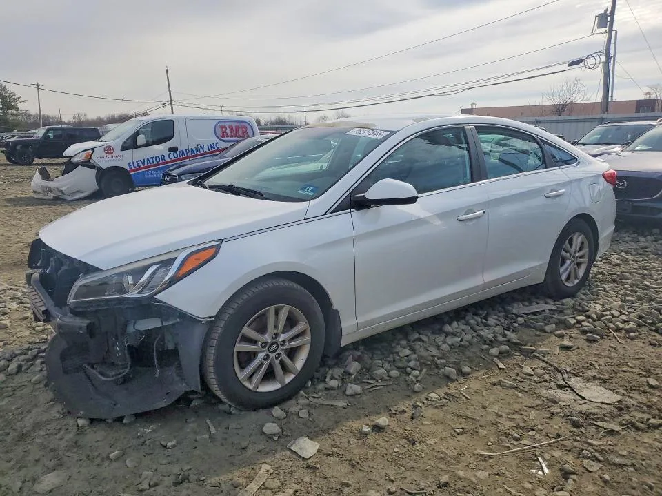 5NPE24AF2FH215711 — 2015 HYUNDAI SONATA