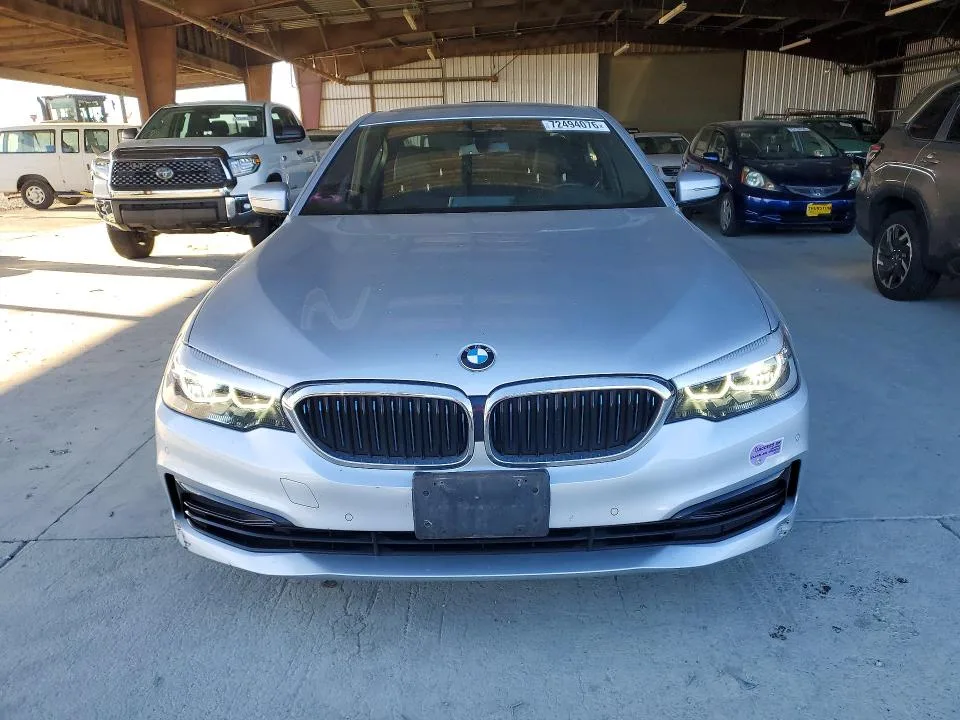 WBAJA9C57KB393660 — 2019 BMW 530E photo 5