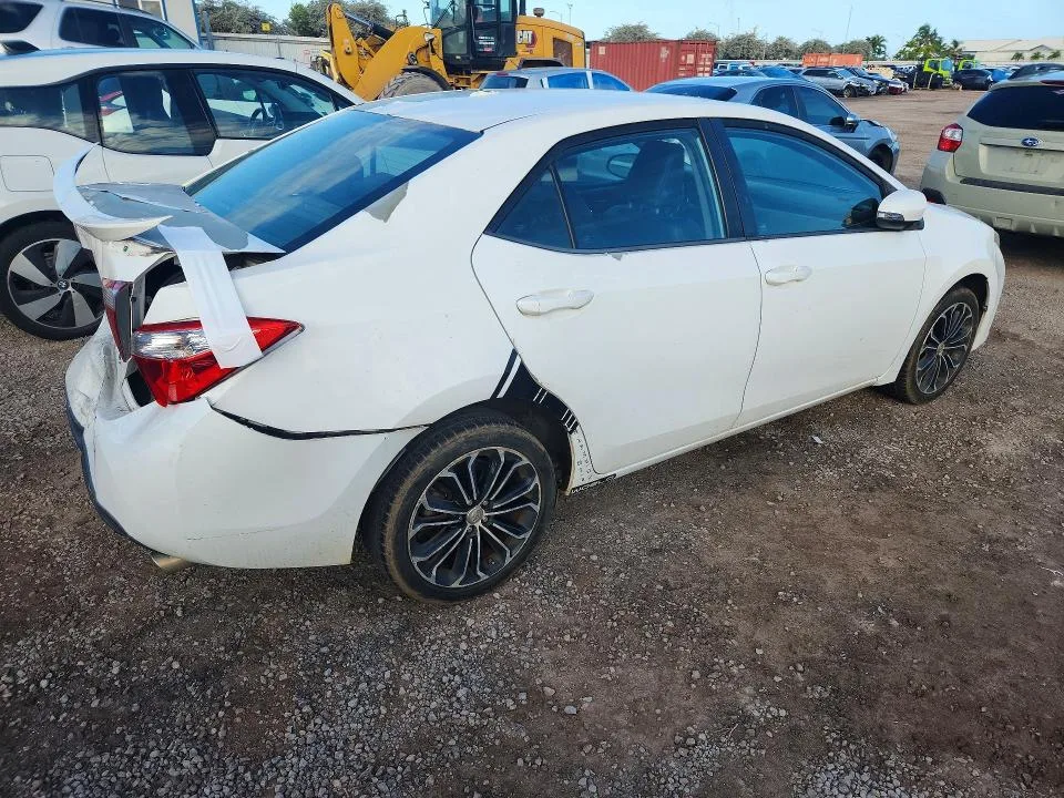 5YFBURHE7GP558266 — 2016 TOYOTA COROLLA photo 3