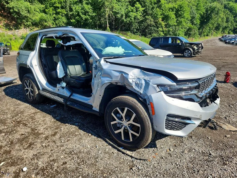 1C4RJHBG3SC337616 — 2025 JEEP GRAND CHEROKEE photo 4