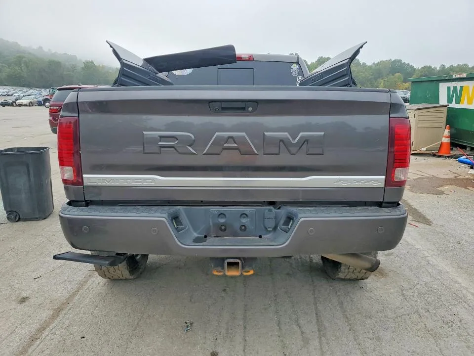 3C6UR5GJ7JG109739 — 2018 RAM 2500 photo 6