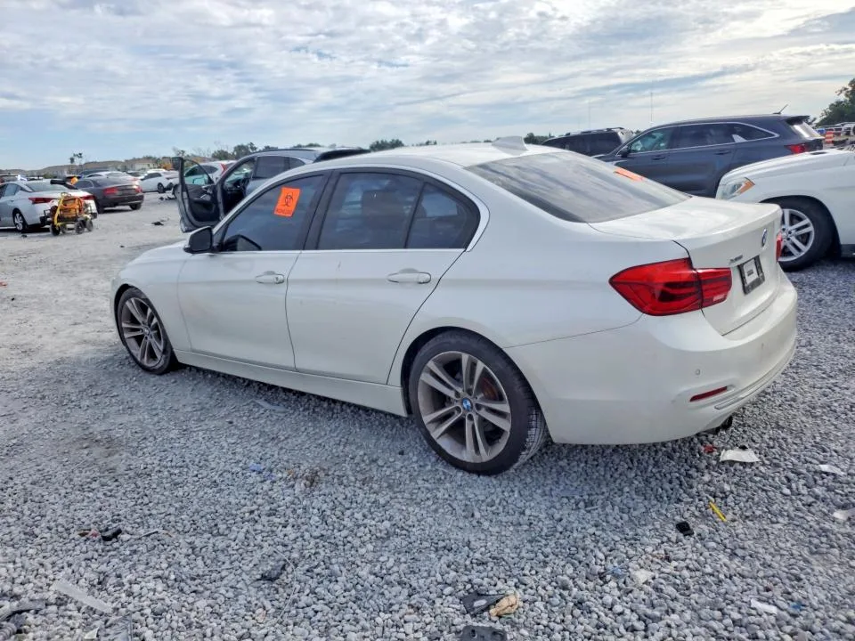 WBA8E3G51GNU04748 — 2016 BMW 328 photo 2