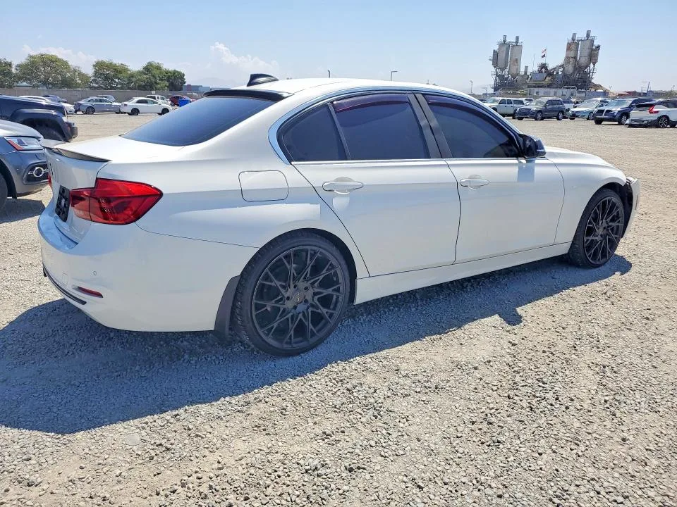 WBA8D9G34HNU65078 — 2017 BMW 330 photo 3